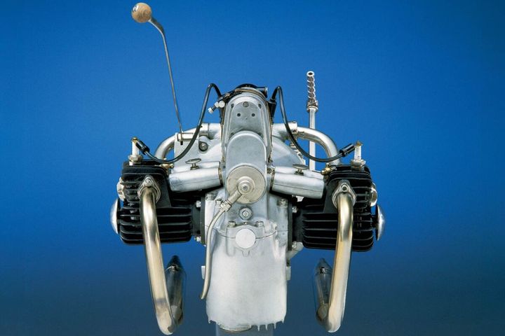 bmw 水平対向 エンジン 歴史