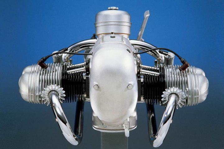 bmw 水平対向 エンジン 歴史