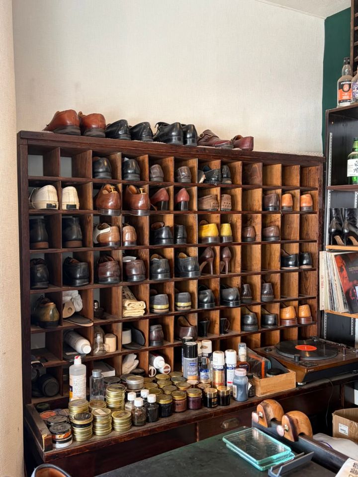 Y's Shoeshine