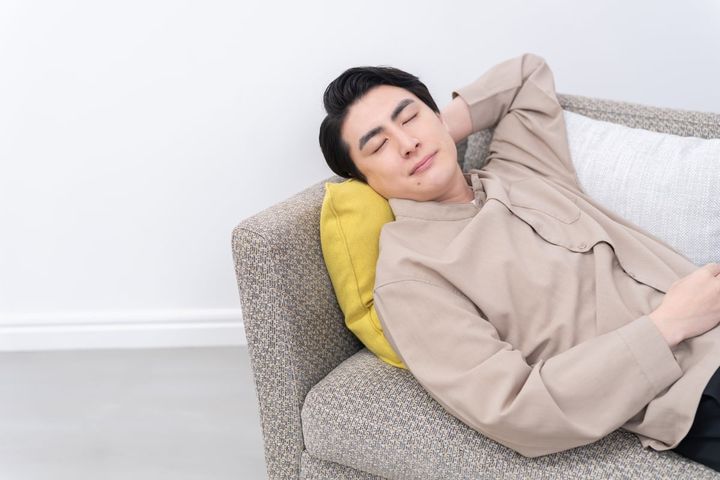 深夜や早朝にサッカーの中継を見る場合、仮眠を取るべき？（画像はイメージ）