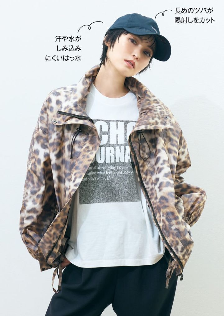 「NEW ERA」の人気モデルの別注。さりげないロゴでかぶりやすい。キャップ4950円（サードマガジン×ニューエラ／サードマガジン） Tシャツ1万1000円（ソフィット）、パンツ2万3100円（エース／ともにソフィット 新宿店） ブルゾン6万6000円（アルアバイル）