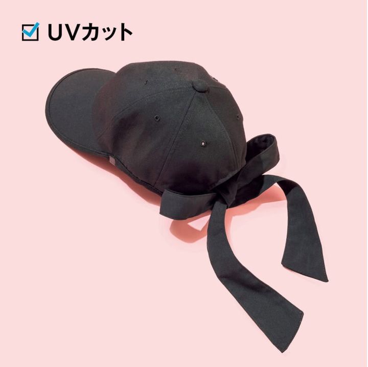 長めのリボンが愛らしい。頭なじみがよくすっきりかぶれる。1万1550円（カシラ／CA4LA プレスルーム）