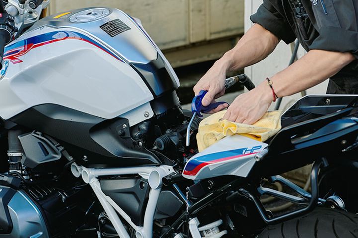 きれいにするだけじゃない！愛車の寿命を伸ばしトラブルを防ぐ「触る点検」のすすめ｜メンテナンス入門ガイド