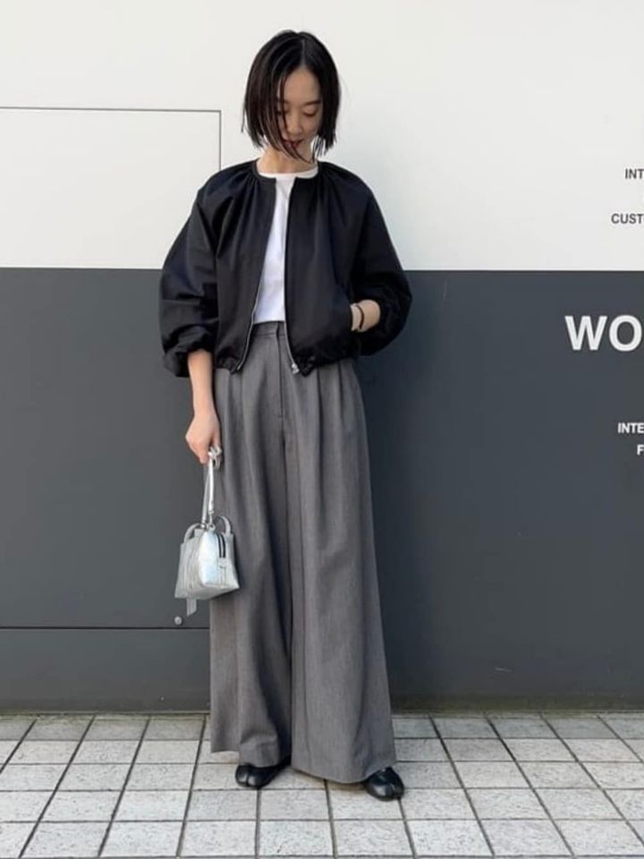 グレータックパンツで脚長＆スタイルアップ効果を狙う