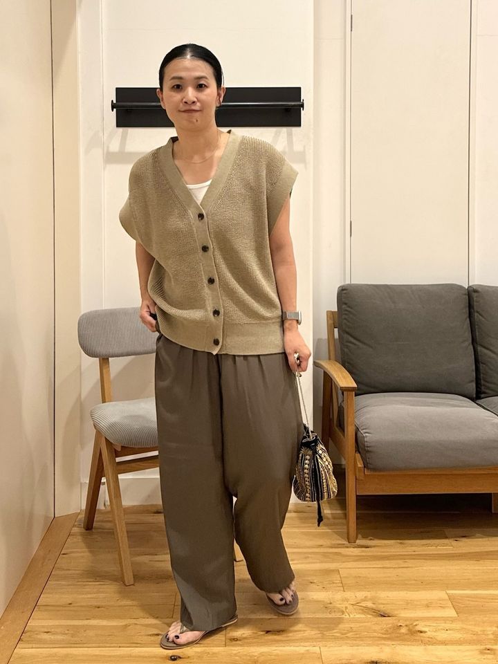 レイヤードベストで簡単に旬コーデを実現