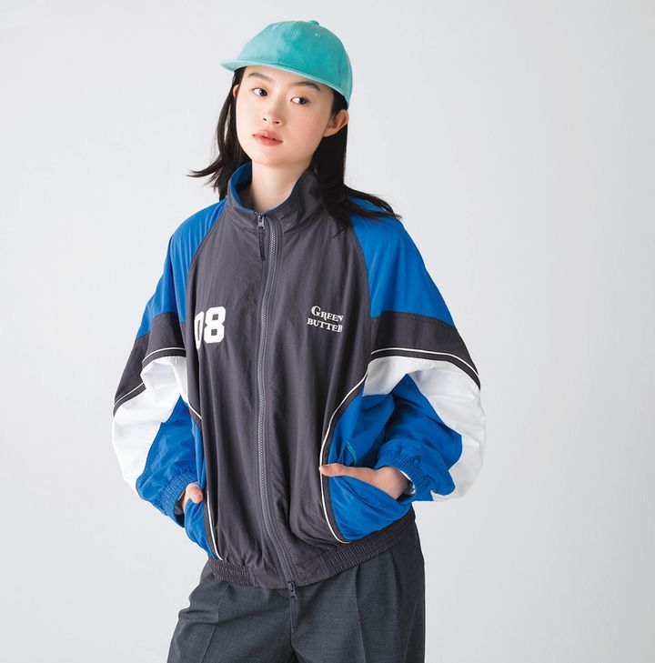 レジャーはもちろん、雨の日や夏の冷房よけにも便利なウィンドブレーカーをピックアップ！