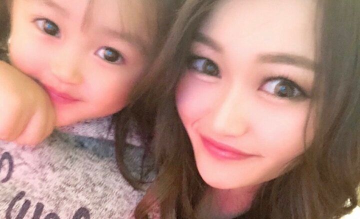 【写真・画像】母は13歳で妊娠、14歳で出産…10歳長女の現在の姿に驚きの声「かわいい！」「事務所入ってる！？」 1枚目