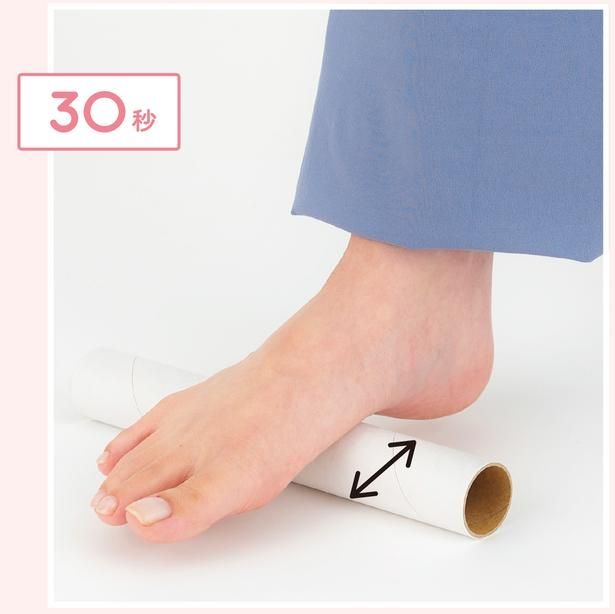 体重で圧をかけつつコロコロ転がす 撮影／後藤利江