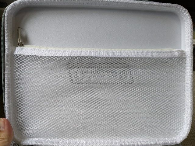 Coleman保冷バッグGRAY内側のファスナー付きメッシュポケット