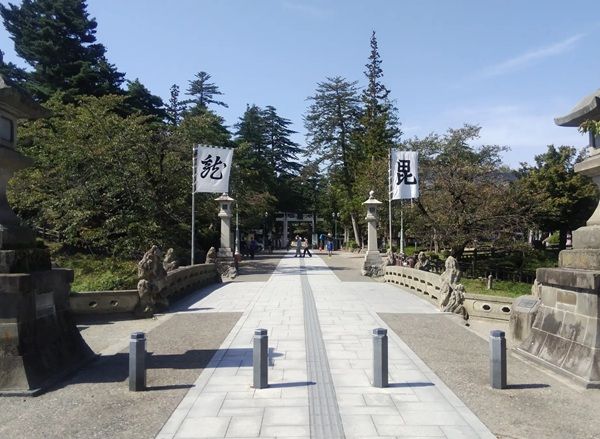 【山形県米沢市】上杉城史苑館内の米沢牛レストラン「アビシス」に「米沢上杉勝つカレー」登場！