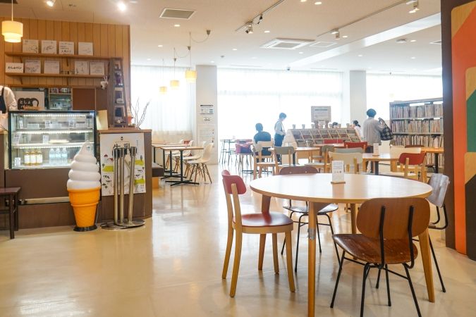 ふくちのち としょパン イートインスペース