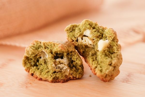 「rebake」が全国のパン屋4店のホワイトチョコのパン・焼き菓子詰め合わせセットを発売