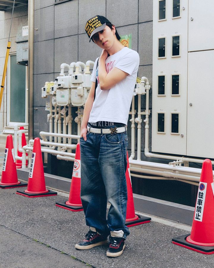 【20代スナップ＠原宿】“見せパン”のブランドロゴの見え具合が絶妙