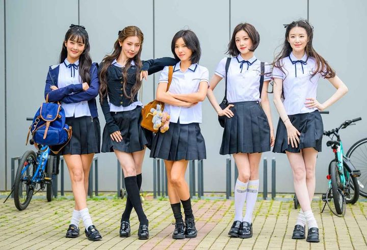 画像1: 人気K-POPグループ、制服姿で登場「全員ビジュアルが強すぎる」