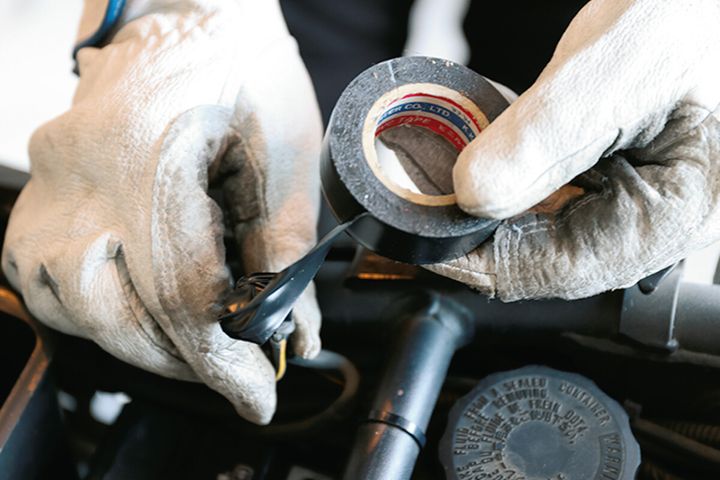 上がったら最後!? 現代バイクの生命線「バッテリー」を長生きさせる管理術｜メンテナンス入門ガイド