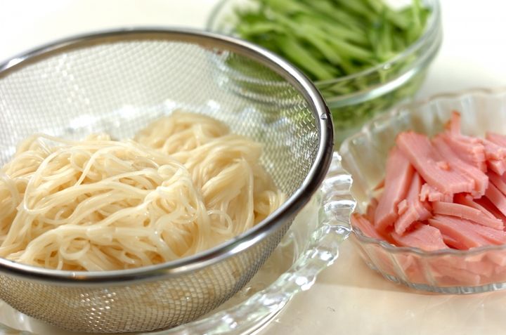 中華風素麺サラダの下準備1