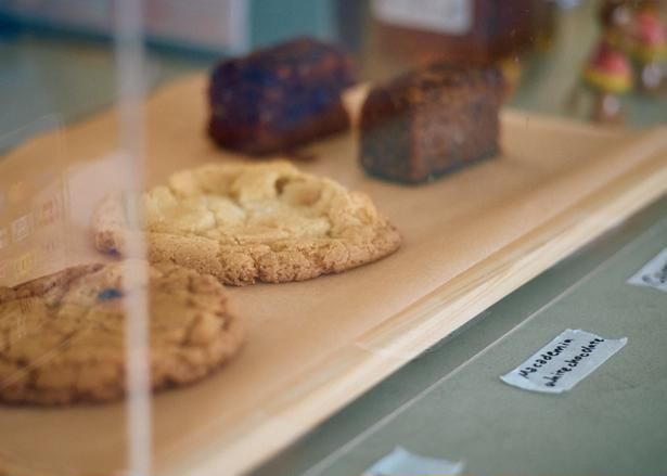 3種類のクッキーのみとフードは極力置かず、あくまでコーヒー専門店として営業