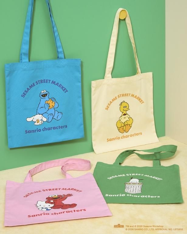 「トートバッグ」(全4種／3520円)は、各ペアが仲良く過ごす様子をあしらったA4サイズ