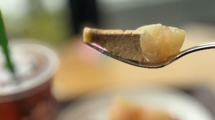 贅沢すぎるティータイムに「癒される」「美味しい〜」の声【スターバックス】桃のタルトが最高だった