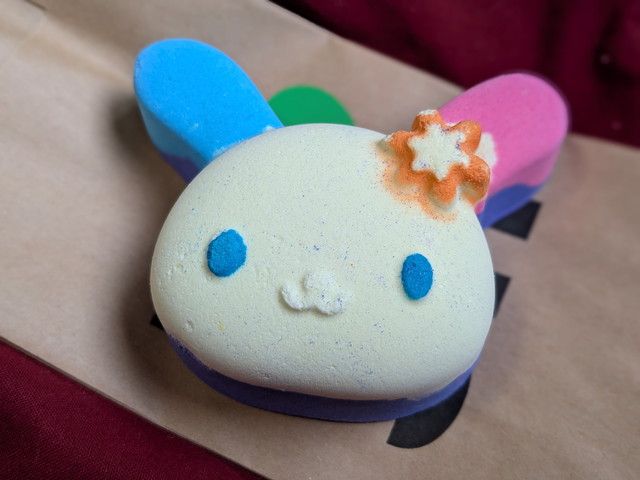 LUSH×サンリオ ウサハナのバスボム