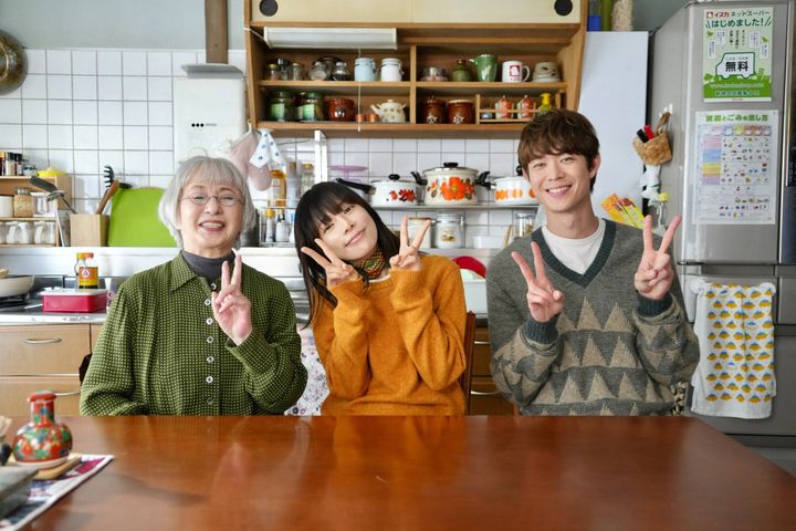 （左から）加賀まりこ、桜井ユキ、宮沢氷魚 （C）NHK width=
