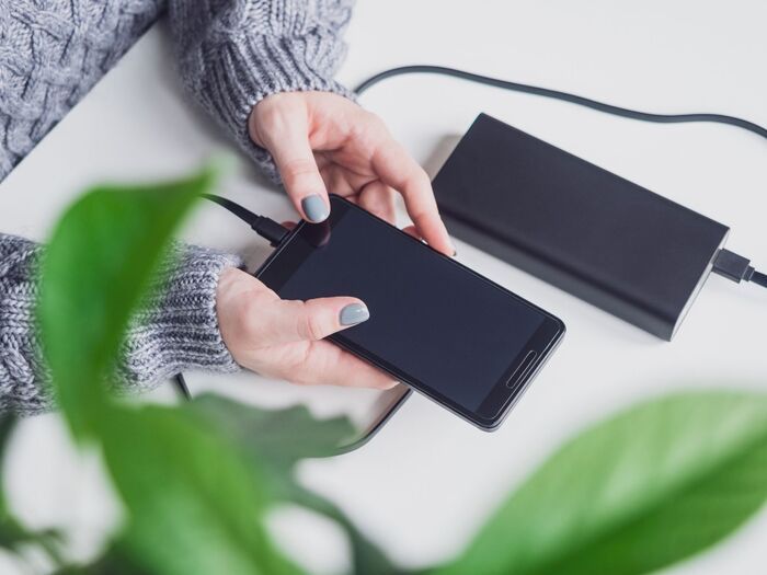 実はけっこう身近にある！スマホ充電器やイヤホンも…知らずに使うと危険な「リコール製品」の見分け方【消費者庁】