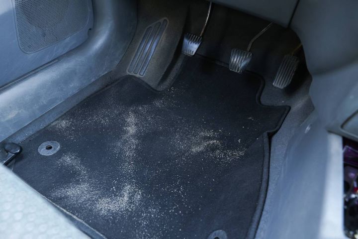 車 出世運 下がる 汚れたマット