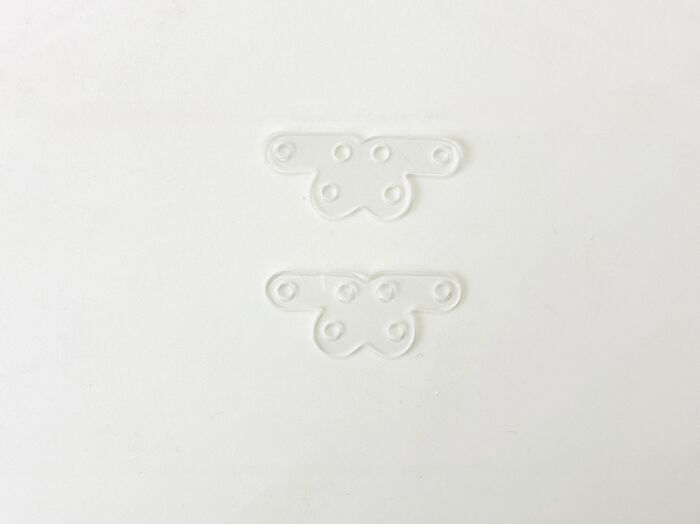 【セリア】チョウチョのような形をした『目立たない部品』→装着してみると、外出時の足元で地味に活躍！