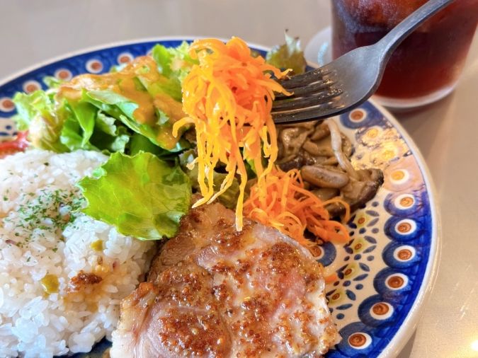 友安製作所 Cafe & Dining キャロットラペ