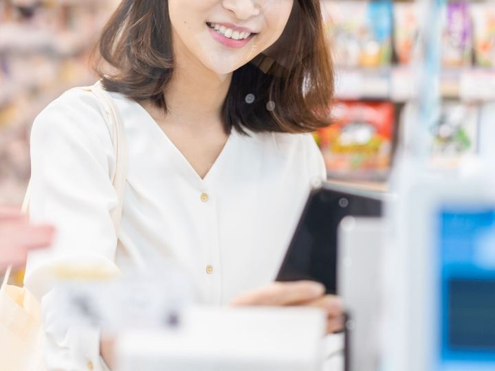 【管理栄養士が回答】「コンビニ朝食＝ダイエットの敵」と思い込んでいませんか？ じつは問題はコンビニかどうかではなく、「単品食べ」かどうかにあります。太りにくい体質に近づく選び方のコツをご紹介します。（※画像：Shutterstock.com）