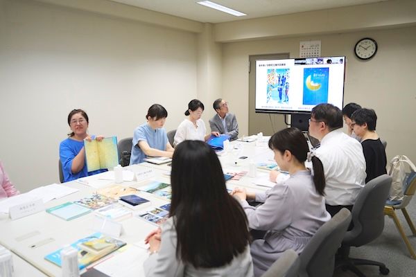 「海をつなぐミュージアム MOON」で全国図書館員が選んだ海の本、約600冊公開