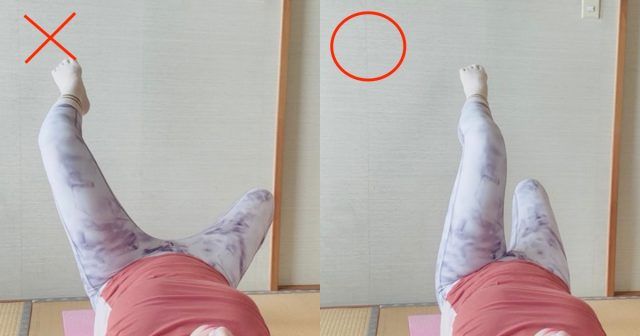 軸脚の膝が外側に開いたNG例と、膝をまっすぐ保ったOK例の比較