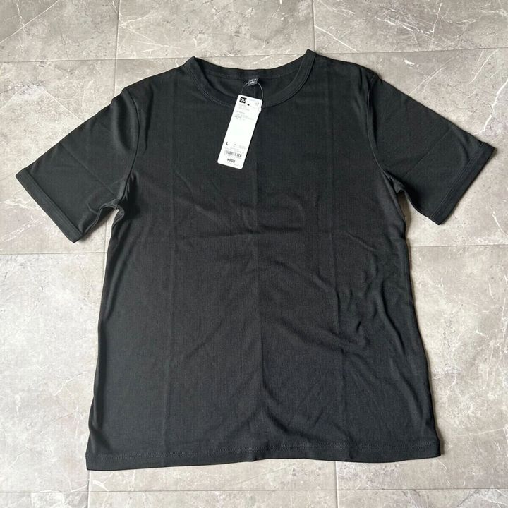 GU990円黒いシアーTシャツ