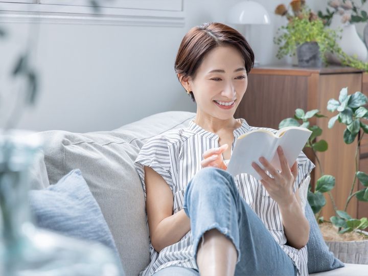All About ニュース編集部が全国250人を対象に実施した自己啓発本に関するアンケートの調査結果から、30代・40代で読んだ方がいいと思う自己啓発本をご紹介！ 1位に選ばれたのは？
