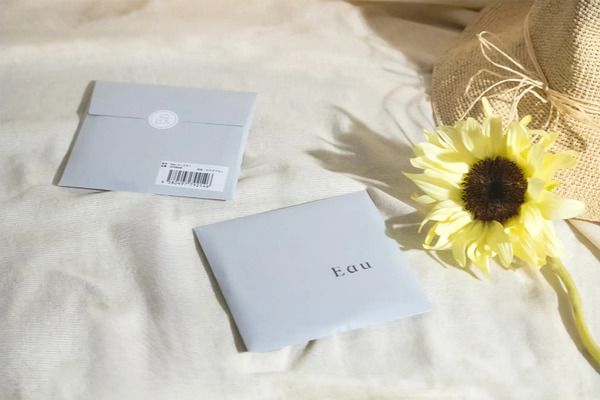 「Eau」の水流のようなアクリルコースターに、夏季限定の“アクアブルー”が新登場！