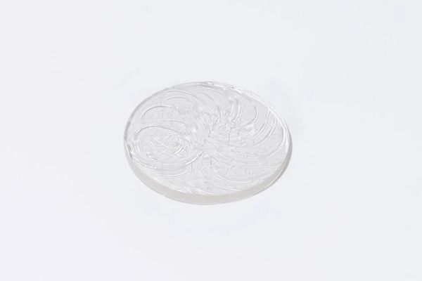 「Eau」の水流のようなアクリルコースターに、夏季限定の“アクアブルー”が新登場！