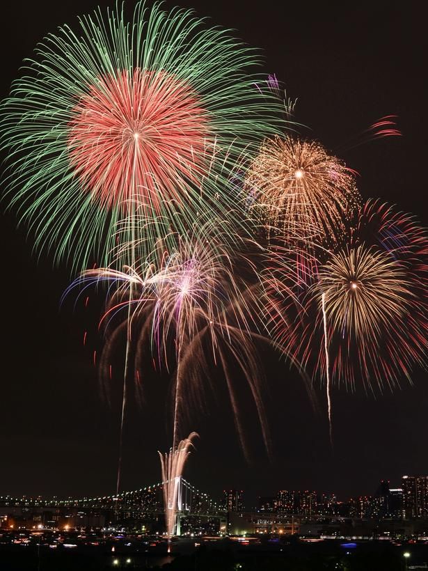 2026年10月24日(土)の17時30分から19時まで、約1万2000発の花火を打ち上げる