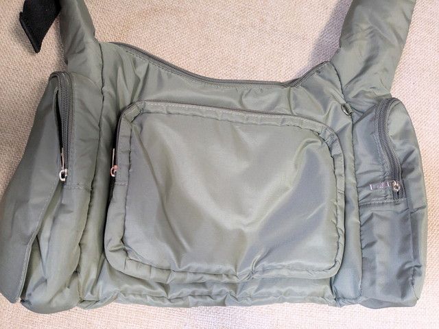 古川優香 多機能Shoulder Bagのフロントポケットとサイドポケット全体