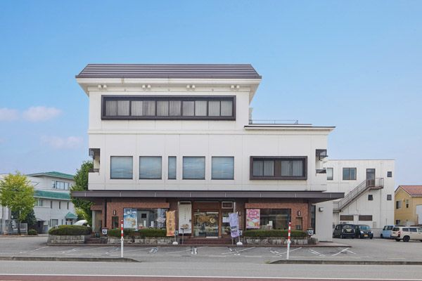 【富山県】高岡の老舗「中尾清月堂」が、北海道産の希少な夏苺を使った「夏の苺大福」を限定販売