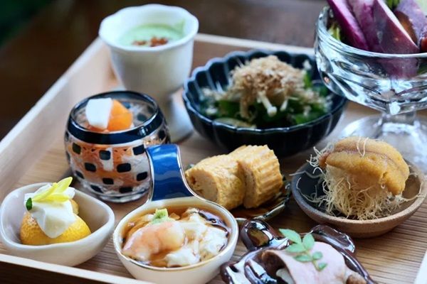 【東京都町田市】『鶴川香山園』で庭園ライトアップがスタート！和食レストランからも鑑賞可能