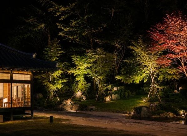 【東京都町田市】『鶴川香山園』で庭園ライトアップがスタート！和食レストランからも鑑賞可能