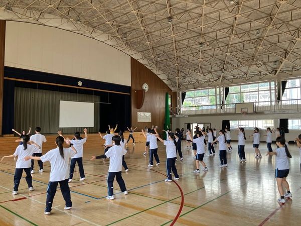 【栃木県足利市】プロバスケチームの宇都宮ブレックスが、栃木県立足利工業高等学校で出張授業を実施