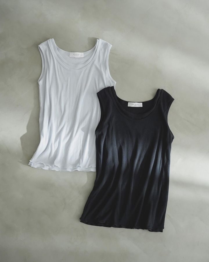 画像: natural by clip コットンレイヤードタンクSET（サックス/ブラック）各¥3,890 出典：スタディオクリップ