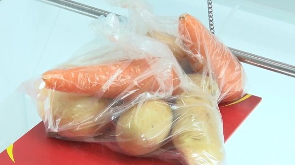 【北海道札幌市】「万代 BiVi新さっぽろ店」に、旬の青果やたまごを景品とするクレーンゲームが登場！