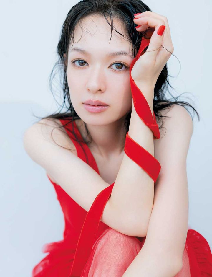 仕上がり別・束感まつ毛メイク｜やり方とおすすめコスメ・道具 おメロな透明感♡束感まつ毛 森絵梨佳