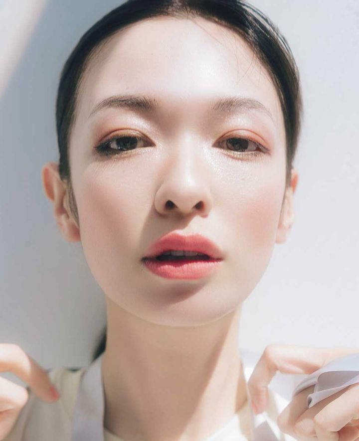 仕上がり別・束感まつ毛メイク｜やり方とおすすめコスメ・道具 おメロな透明感♡束感まつ毛 森絵梨佳