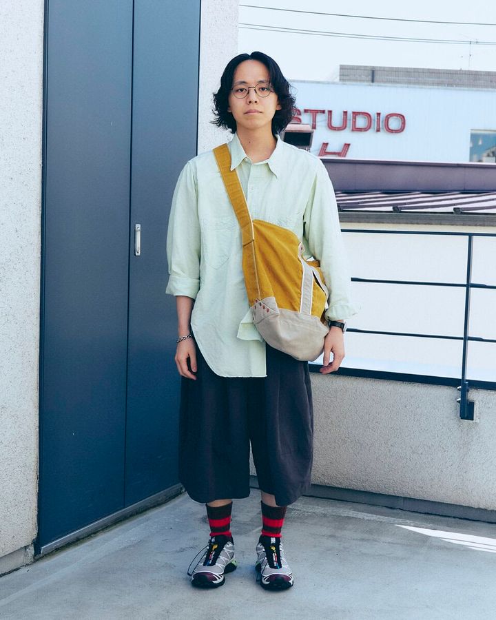【20代スナップ＠下北沢】“なるべく黒を使わない”という心がけがファッションを楽しくする？