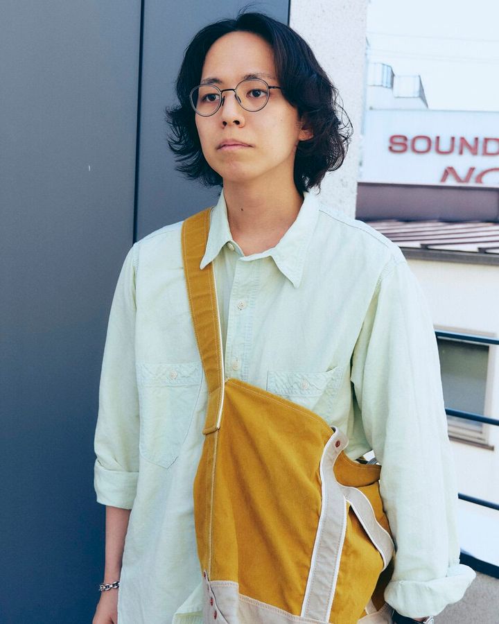【20代スナップ＠下北沢】“なるべく黒を使わない”という心がけがファッションを楽しくする？