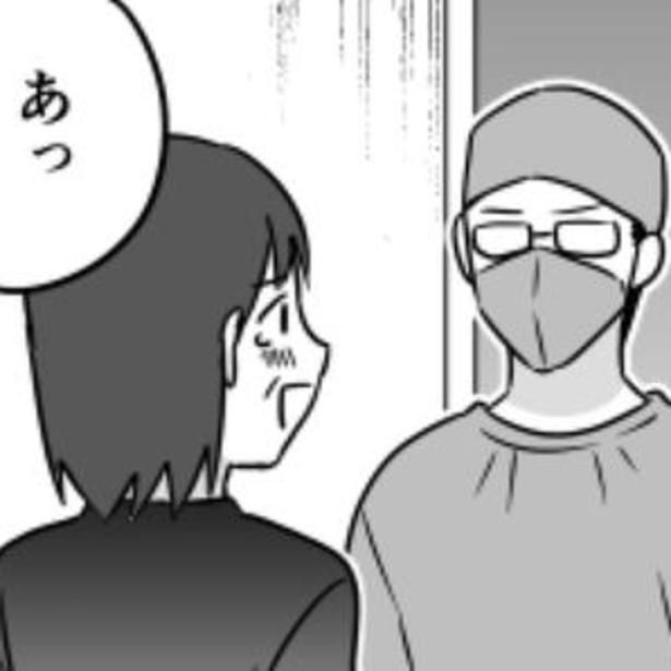 手術が無事成功したと聞き、執刀医へ駆け寄る女性だが…!? 画像提供：伊東(@ito_44_3)