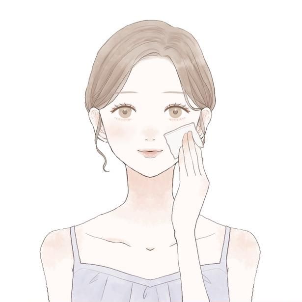 軽くティッシュオフをしてから仕込み下地を使用するのがおすすめ (C)熊谷ユカ／PIXTA